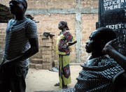 Flüchtlinge aus der Krisenprovinz Kasai warten auf ihre Registrierung. (Bild: John Wessels/AFP (Gungu, 5. Juni 2017))
