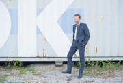 Martin Booms diskutiert im Kinok mit dem Publikum philosophische Fragen, angeregt durch einen Kinofilm. (Bild: Coralie Wenger)