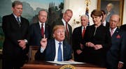 US-Präsident Donald Trump hat gestern die Strafzölle gegen China autorisiert. (Bild: Evan Vucci/AP (Washington, 22. März 2018))