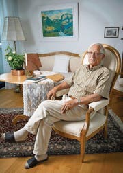 «Wer mich einlädt, riskiert, dass ich komme»: Felix Walker in seiner Wohnung in St. Gallen. (Bild: Ralph Ribi)