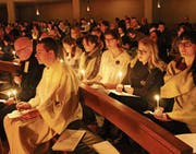 Als Gemeinschaft in der Pauluskirche im Licht verbunden. (Bild: PD)