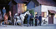 Herausragende kulturelle Ereignisse waren etwa der «Schmugglerkönig» der Freilichtbühne Rüthi (Bild links), die Ausstellung zu Leo Grässlis 70. Geburtstag (oben rechts) und die Herausgabe des «Werdenberger Namenbuchs» von Hans Stricker. (Bilder: Heini Schwendener/Reto Neurauter)