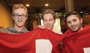 Sind begeistert vom Spiel der Schweizer Nati: Sebastian Jossi, Fabian Koch und Leslie Joos. (Bilder: Chris Marty/frauenfeld-events.ch)