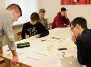 Kantonsschüler aus Frauenfeld arbeiten daran, ihre fiktiven Firmen zum Erfolg zu führen. (Bild: PD)