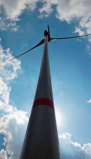 Windrad: Wie viel Abstand zu bewohnten Gebäuden? (Bild: red)