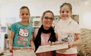 Selina Arnold, Mutter Nicole Arnold und Alessia Arnold. (Bilder: Andreas Taverner)