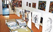 Gedenkausstellung in der Transformatorenstation, die Stadtwald-Hochhäuser als neue Nachbarn hat und neu der Kultur dient. (Bild: Fritz Bichsel)