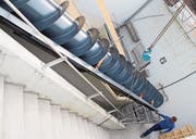 Diese Woche wurde das neue Hebewerk in die Kläranlage Wattwil geliefert. (Bild: Martin Knoepfel)