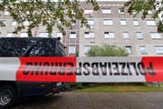 Am Wochenende hatte die Polizei eine Wohnung in Chemnitz gestürmt, in der sie den tatverdächtige Jaber alBakr aufgefunden hatte. (Bild: HENDRIK SCHMIDT (EPA))
