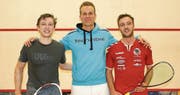 Die Finalisten Dimitri Steinmann (links) und Céderic Kuchen (rechts) zusammen mit Organisator Roger Baumann. (Bilder: Michelle Schnider-Stäheli)