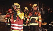 Der aktuelle Vize- und künftiger, Kommandant Marcel Egli (rotes Gilet) übernimmt die Einsatzleitung unterstützt von seinem Stab.