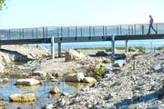 Der Chogenbach in Kreuzlingen fliesst durch den Campingplatz Fischerhaus in den Bodensee: Massnahmen zum Schutz vor Überschwemmungen müssen mit einer Renaturierung von Flüssen und Bächen einhergehen. (Bild: Donato Caspari/Archiv)
