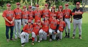 Stolz präsentieren die U15-Junioren der Wil Devils ihre Goldmedaillen. (Bild: PD)