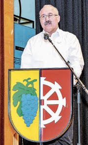 Paul Ackermann präsentiert die Melser Bewerbung. (Bild: Emil Bürer)