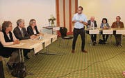 Jonathan Fisch moderierte das Podium im «Thurgauerhof». (Bild: Christof Lampart)