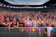 Ein Mega-Anlass: 27'000 Menschen fluteten am Freitagabend den Kybunpark für das Konzert von Andreas Gabalier. (Bild: Urs Bucher)