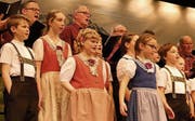 Appenzellische Lieder vorgetragen in traditionellen Trachten. (Bild: PD)