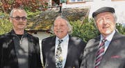 Guggenhürli-Genossenschafter Ueli Müller mit alt Waffenplatzkommandant Hans Tiefenbacher und Stadthistoriker Angelus Hux. (Bilder: Margrith Pfister-Kübler)