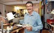 In seiner Goldschmitte hat Tobias Greminger die neue Krone geschaffen. Am Anfang des Diadems stand diese Skizze. (Bild: Mario Testa)