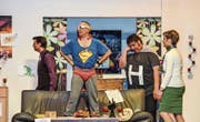 Die Mitglieder des Theatervereins Wallenwil verstehen es, ihr Publikum zum Lachen zu bringen. (Bild: Christoph Heer)