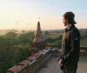 Stefan Tschumi geniesst in der Region Bagan (Myanmar) die Aussicht. (Bild: PD)