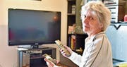 Anni Flückigers Fernseher und Telefon versagen seit einer Woche den Dienst. Die Swisscom hat die Netze falsch konfiguriert. (Bild: Mario Testa)