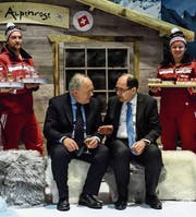Schneider-Ammann bespricht sich mit dem deutschen Minister Christian Schmidt. (Bild: Clemens Bilan/EPA)