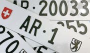 «AR 1» und weitere spezielle Nummernschilder sind zu haben. (Bild: pd)