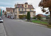 Beim Pfarrgarten vor dem «Rössli» sollen Kurzzeitparkplätze erstellt werden. (Bild: bei)