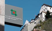 Die Liechtensteiner Banken sehen trotz des nun beschlossenen Austausches von Kontodaten mit der Schweiz keinen auffallenden Abfluss des Vermögens von Schweizer Kunden. (Bild: Arno Balzarini/Keystone)