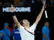 Sieg für Roger Federer am Australian Open in Melbourne. (Bild: MAST IRHAM (EPA))
