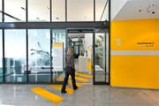 Die ersatzlose Schliessungen von Poststellen soll vermieden werden. (Bild: Keystone)