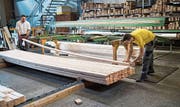 Blick in die Produktion der Holz Stürm AG in Goldach. (Bild: Ralph Ribi)