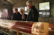 Im Vakuum unterirdisch Tempo machen: Der Verein Pro Swissmetro zeigt im Hagerbach ein Modell des futuristischen Verkehrsmittels. (Bild: Reinhold Meier)