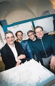 Das Siegerteam der Berrel Berrel Kräutler Architekten: Raphael Kräutler, Jaime Rodriguez, Florian Seibold, ASP Landschaftsarchitekten AG, und Maurice Berrel. (Bild: Andrea Stalder)