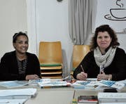 Ana Bela Gomes (rechts) und Aster Hadgu besuchen zweimal pro Woche einen Deutschkurs mit rund 10 Teilnehmenden. (Bild: Simon Roth)