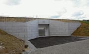 Das neue Wasserreservoir im Chamm hat im März offiziell seinen Betrieb aufgenommen und kann nun am 25. Juni besichtigt werden. (Bild: Beat Lanzendorfer)