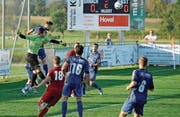Der erstmals beim FC Sirnach in einem Meisterschaftsspiel im Fanionteam eingesetzte Torhüter Lionel Zefi (grünes Shirt) ersetzte den verletzten Gabriel Akin souverän. (Bild: Urs Nobel)