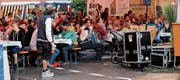 Dicht gedrängt genossen Gasenzler und Heimweh-Gasenzler das 4. Fest rund um den Brunnen in diesem Gamser Ortsteil. Auch die Kinder kamen dabei auf ihre Kosten. (Bilder: PD)