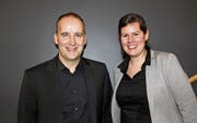 Stellten die Ergebnisse vor: Lucas Keel (Präsident der Fachgruppe Mobilität von Regio Wil) und Projektleiterin Sarah Hug-Leuthold. (Bild: Tim Frei)