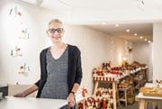 Noch bis Ende Dezember verkauft Aja Brunner in ihrem Pop-up-Shop Weihnachtsdekoration. (Bild: Thi My Lien Nguyen)