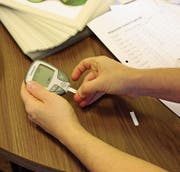 Mit Blutzuckermessungen lässt sich Diabetes früh entdecken, und es können Massnahmen eingeleitet werden. (Bild: Jonas Manser)