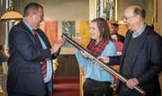 Thomas Maron, Präsident des Startnetzwerks, mit Tiziana Ferigutti und Peter Maag. (Bild: Reto Martin)