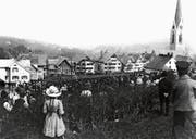 Kinder und Frauen dürfen nicht in den Ring. Landsgemeinde um 1925 in Hundwil. (Bild: Staatsarchiv AR)