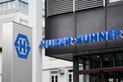 Huber&Suhner (hier der Sitz in Herisau) sieht positiv in die Zukunft. (Bild: ENNIO LEANZA (KEYSTONE))