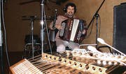 Markus Dürst während der Aufnahmen für sein neues Album «Heimälimusig – Musig us äm Pepibeizli», das nächstes Jahr erscheint. (Bild: pd)