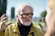 Initiant und Klangkünstler Stefan Philippi führt Besucher der «Arbonale» in die Welt des Klangs ein.