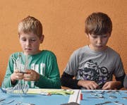 In der Produktionshalle der Mein Topf Produktions AG kreierten die Kinder eine Gottesanbeterin aus Blech.