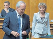 Die Bundesräte Johann Schneider-Ammann und Eveline Widmer-Schlumpf mussten im Parlament Niederlagen einstecken. (Bild: ky/Lukas Lehmann)