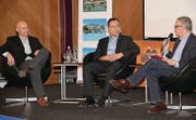 Wirtschaftsgipfel im Arboner Seeparksaal: Der Arboner Stadtpräsident Andreas Balg, Dennis Reichardt, Präsident der Arbeitgebervereinigung Arbon und Umgebung, und Edgar Sidamgrotzki, Leiter des kantonalen Amtes für Wirtschaft. (Bild: Christof Lampart)